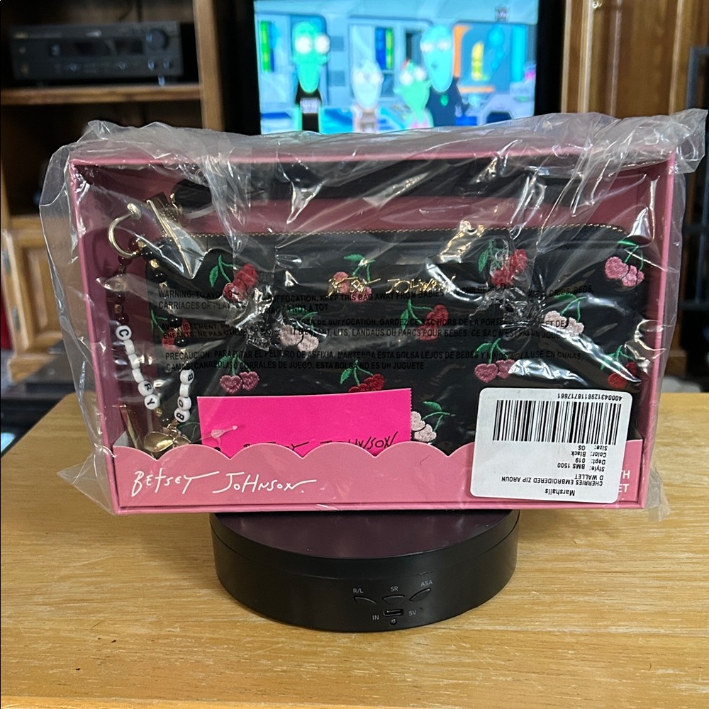 BETSEY JOHNSON WALLET W/REMOVABLE WRISTLET! HANDCRAFTED “CHERRY BOMB” CHARM! NWT - Picture 3 of 7